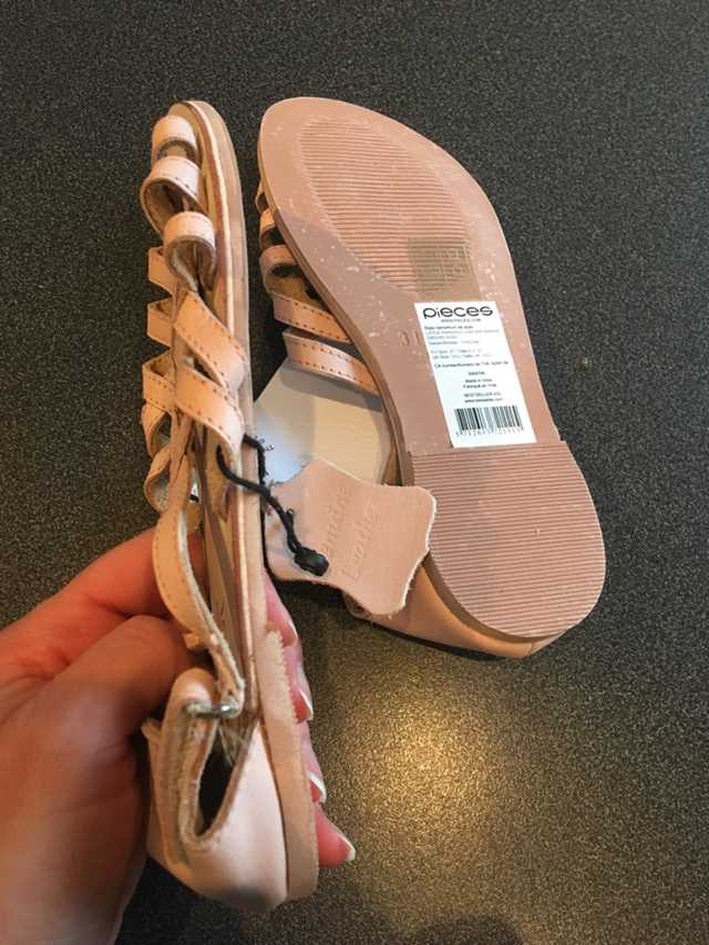 Køb Pieces Sandaler i størrelse af Sisse på Reshopper · Shop secondhand til børn, mor