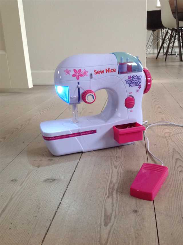 Køb Sew Nice Symaskine børn af Tina Würgau på Reshopper · Shop secondhand til mor og bolig