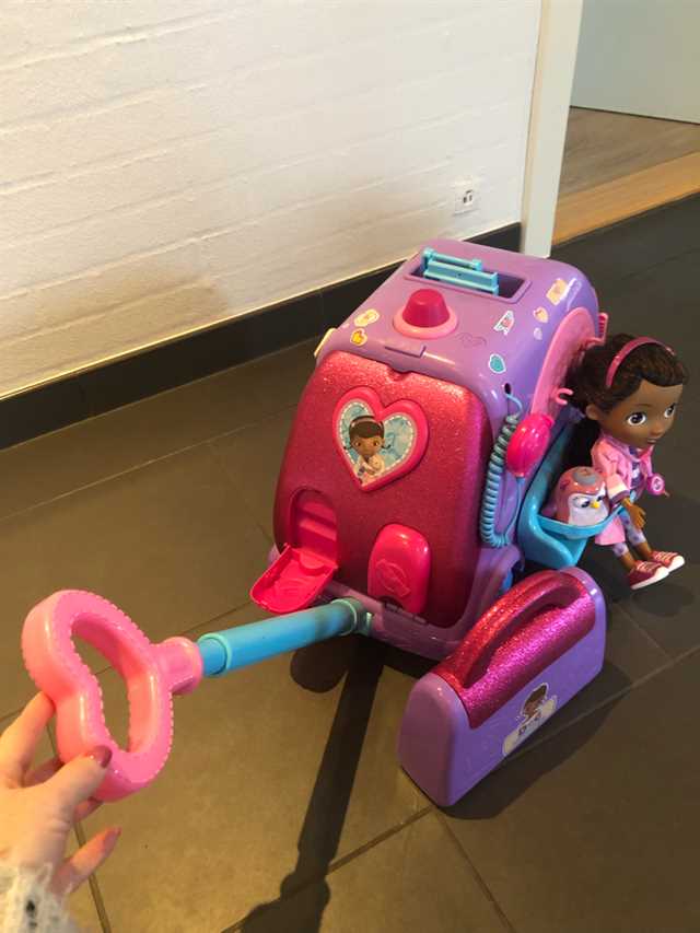 Disney Doc Mcstuffins vogn + af Karina Møller på · Shop secondhand til mor og bolig