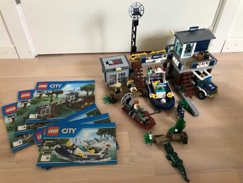 Køb LEGO Sump politi af Berit på Reshopper · Shop til mor bolig