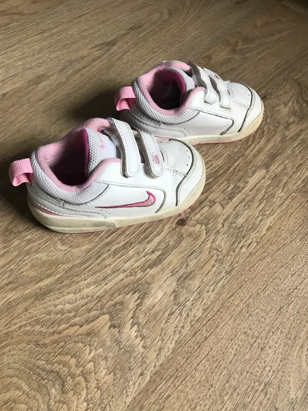 Mellemøsten Vise dig Bolt Køb Nike kondisko i størrelse 21 af Carina på Reshopper · Shop secondhand  til børn, mor og bolig