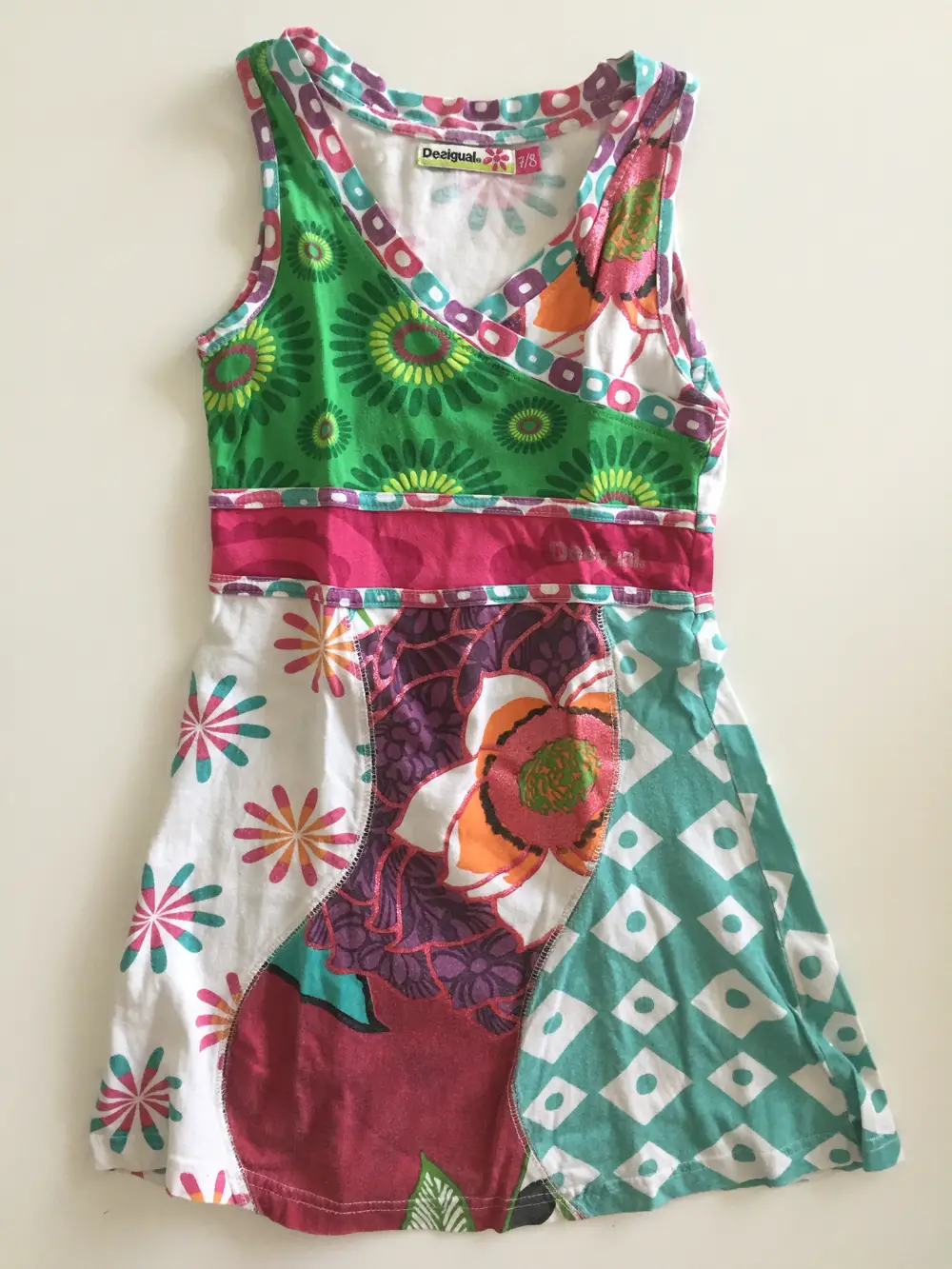 Køb Desigual kjole i størrelse 122 af Tine Hjortdal på Reshopper Shop secondhand til børn, og bolig