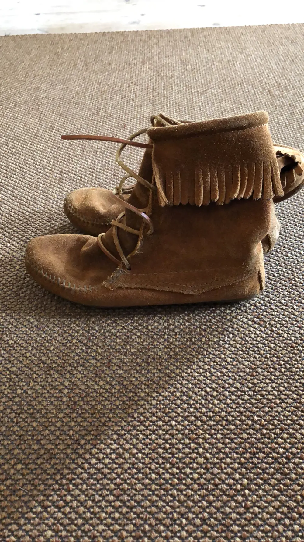 Tilpasning håndtering Repræsentere Køb Minnetonka Indianer støvler i størrelse 36 af Katja på Reshopper · Shop  secondhand til børn, mor og bolig