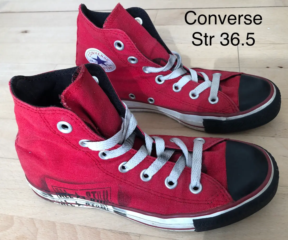 Køb Converse i læder og med foer i størrelse 36 af Maria på · Shop secondhand børn, mor og bolig