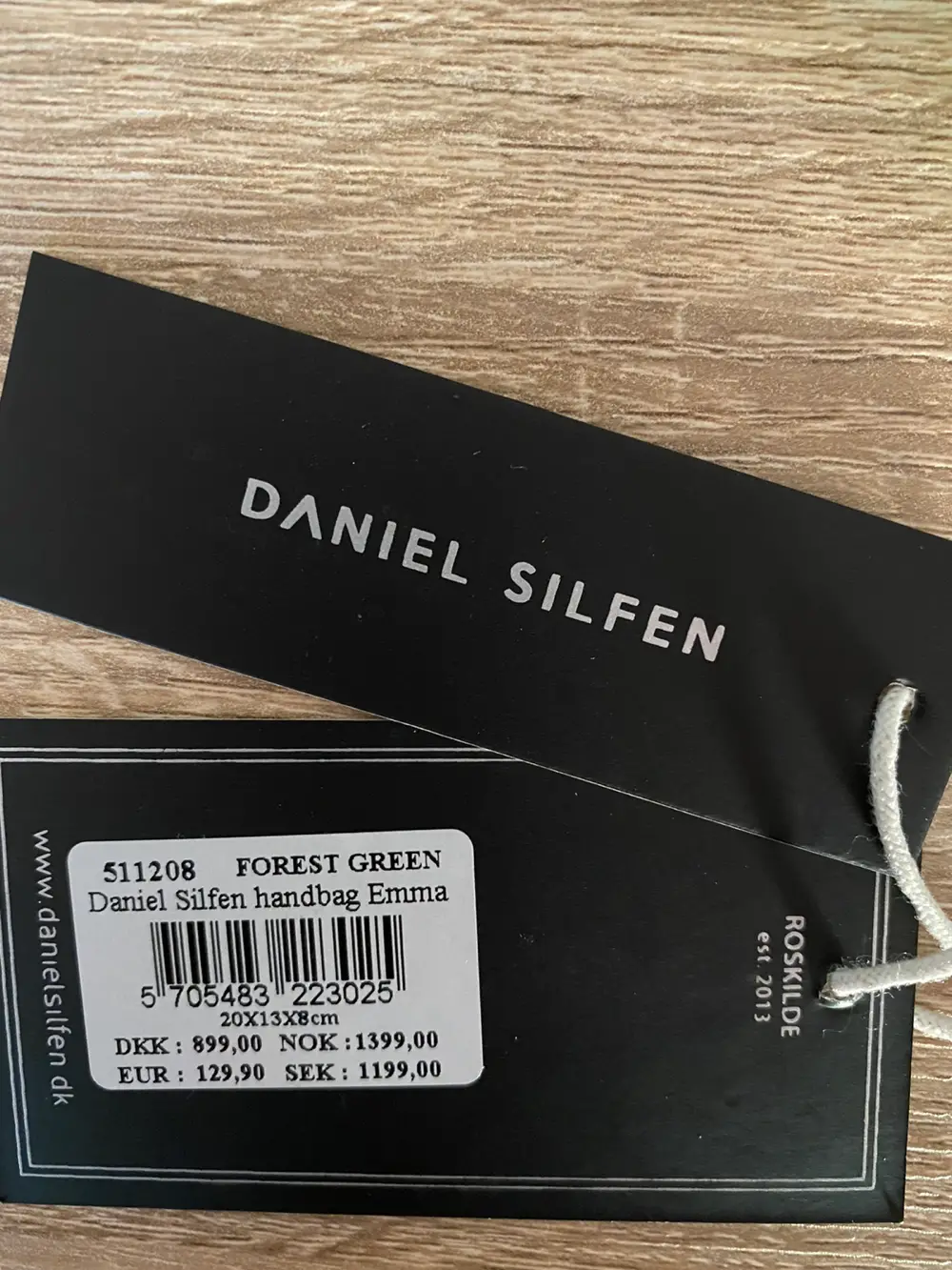 Køb Daniel Silfen i ruskind af Eva på Reshopper · Shop secondhand til børn, mor og bolig