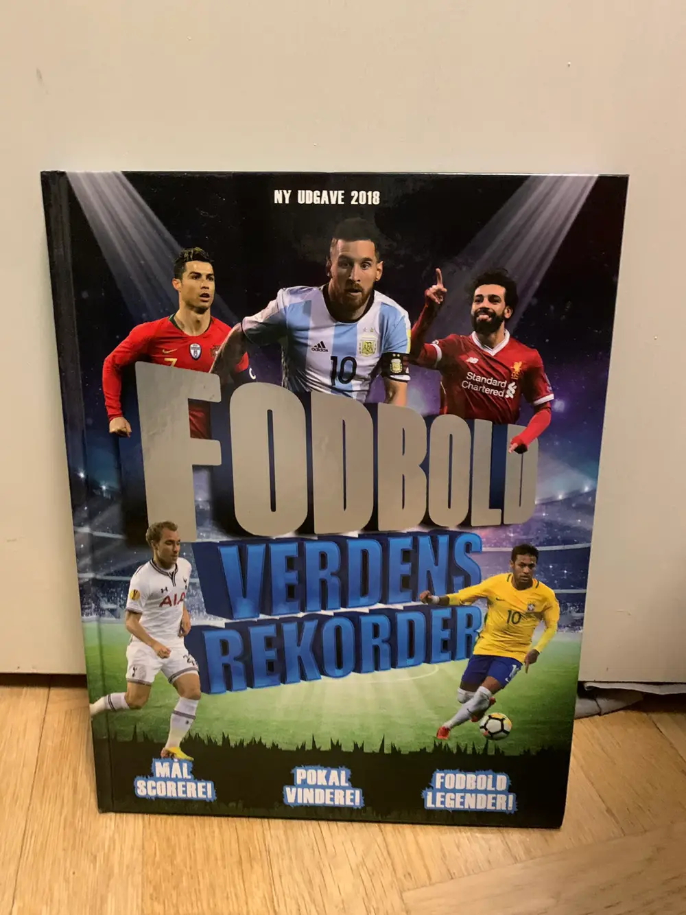 Køb Fodbold verdensrekorder Bog på Reshopper · secondhand til børn, mor og bolig