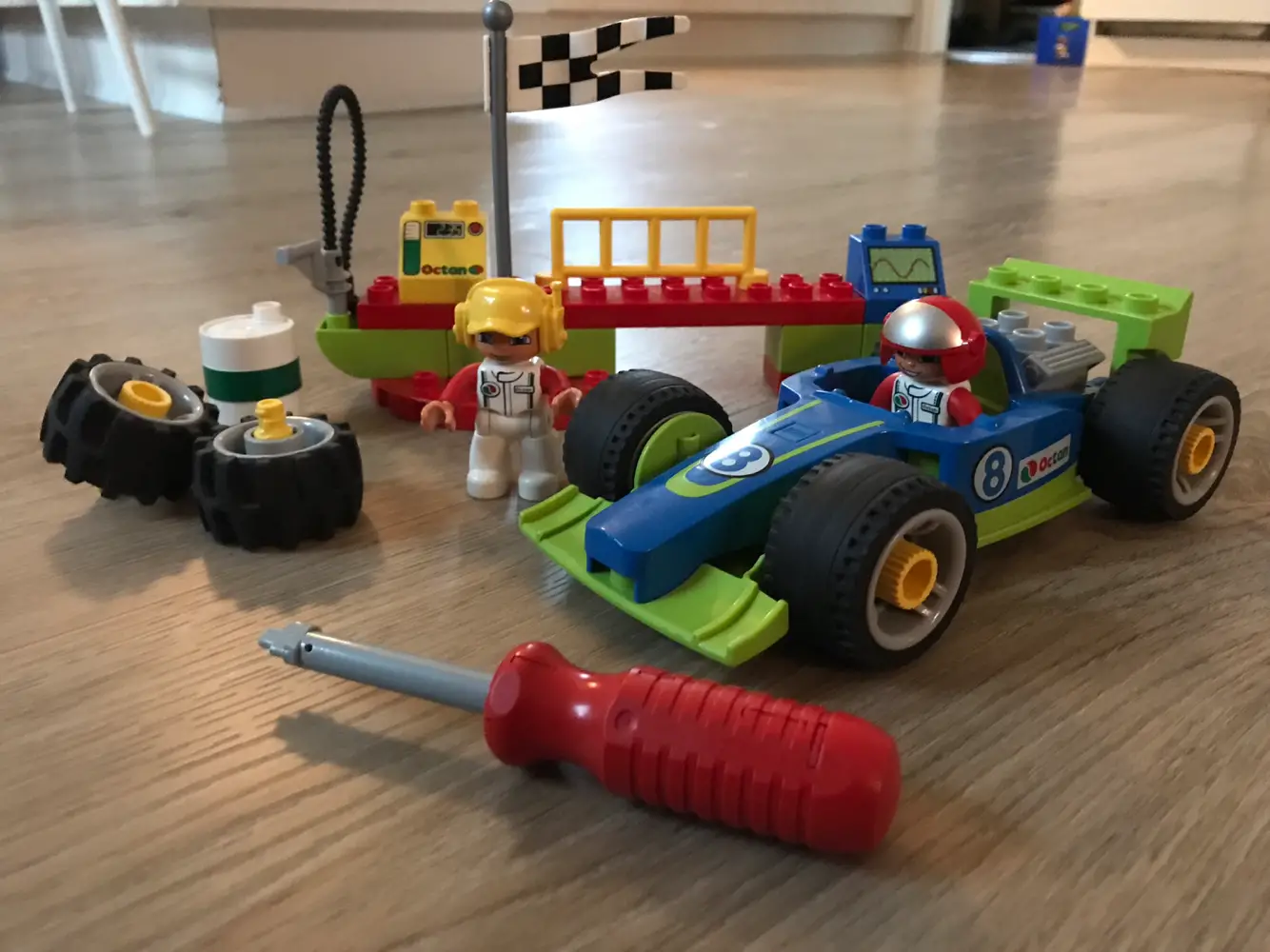 Køb Lego duplo Racing team racerbil af Katrine Høyer på Reshopper · secondhand til børn, mor og bolig