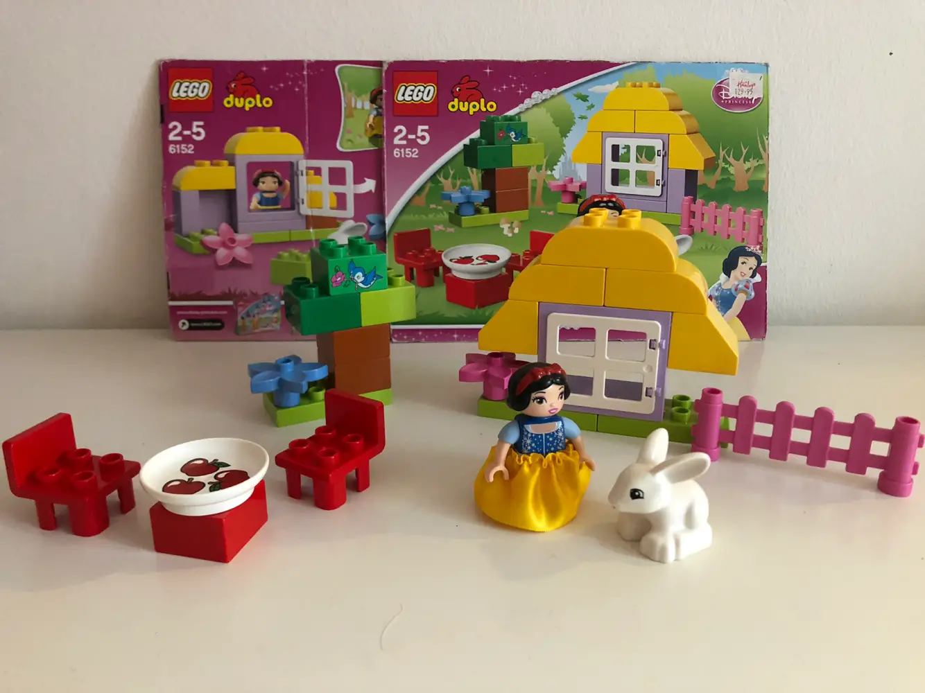 Nu Overskæg mikroskopisk Køb LEGO Duplo Snehvide m hus af Charlotte på Reshopper · Shop secondhand  til børn, mor og bolig
