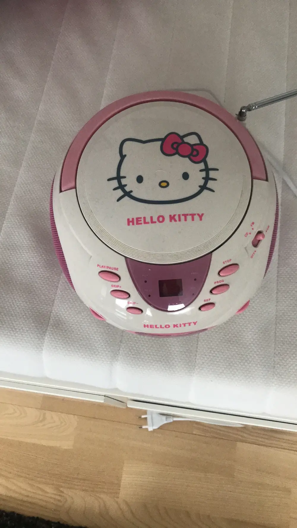 Nikke løbetur Gør det godt Køb Hello Kitty CD-afspiller/radio af Pernille på Reshopper · Shop  secondhand til børn, mor og bolig