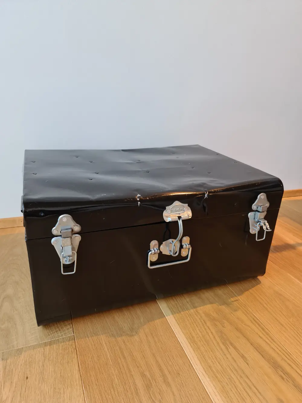Køb Grene Metal kuffert stor af Vicki på Reshopper · secondhand til børn, mor og bolig