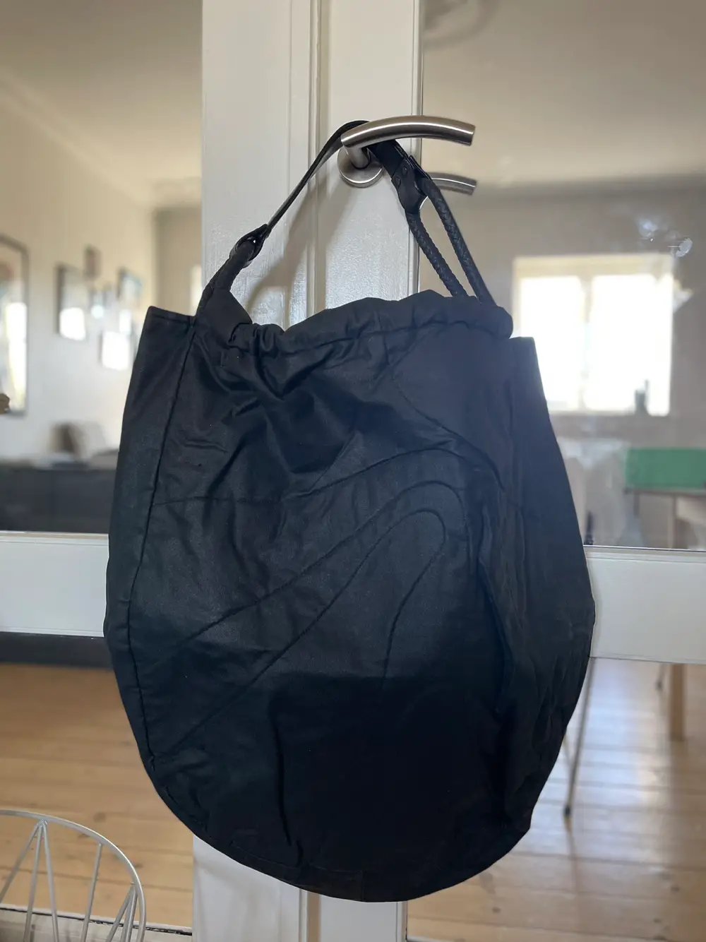 Køb Lommé Oversized taske Conni på Reshopper · Shop secondhand til børn, mor og