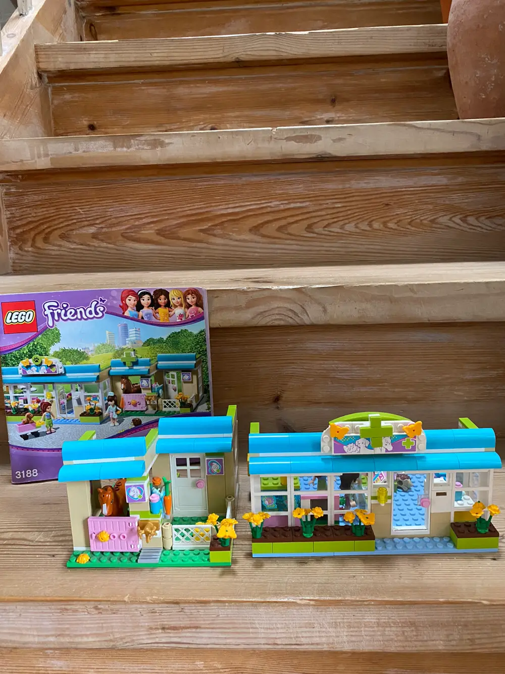 LEGO Lego friends dyreklinik 3188 Lene på Reshopper · Shop secondhand til børn, mor bolig