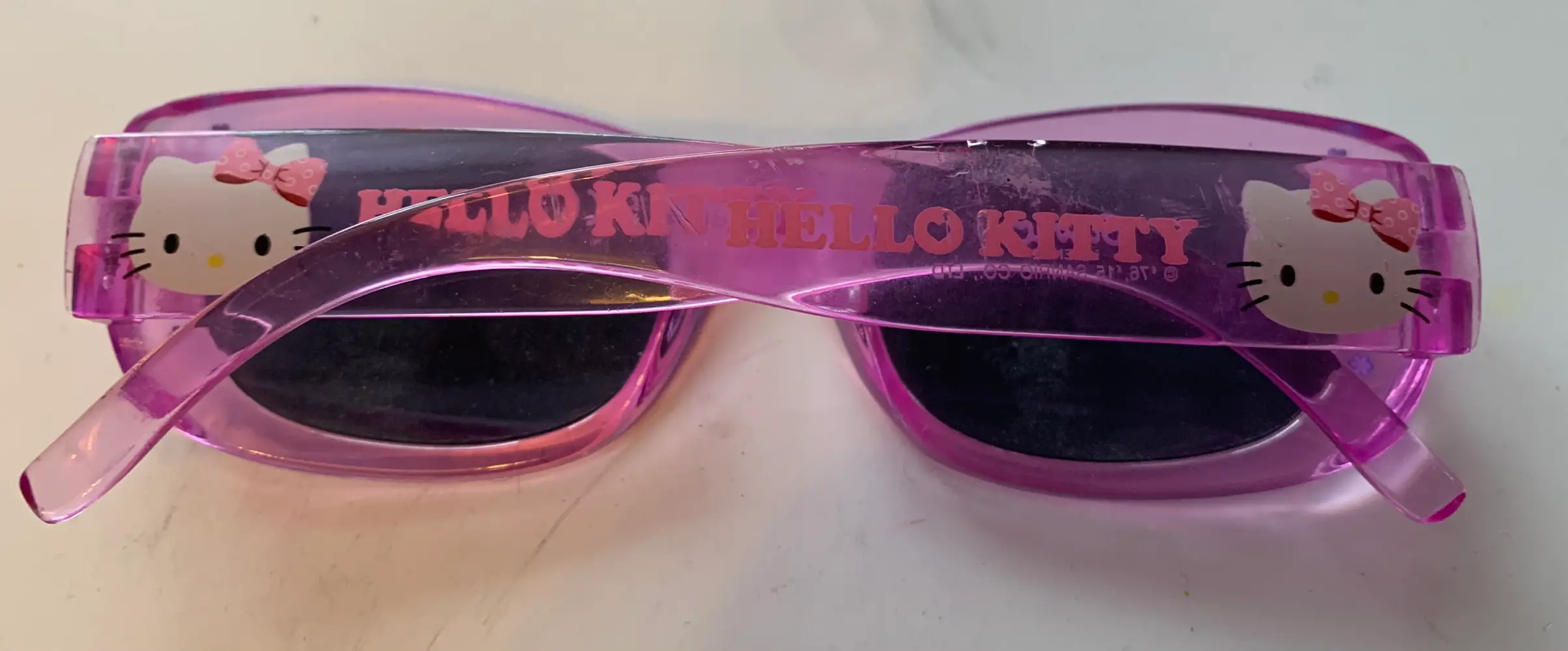 Køb Hello Solbriller af Rikke Bjerre på Reshopper Shop secondhand til børn, mor og