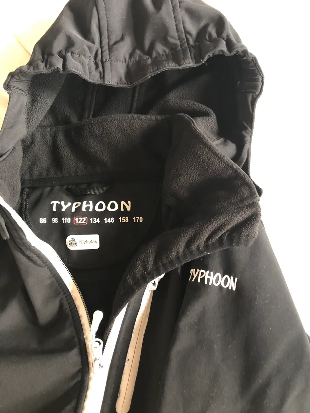 Køb Typhoon Softshell jakke i størrelse af på Reshopper Shop secondhand til børn, mor bolig