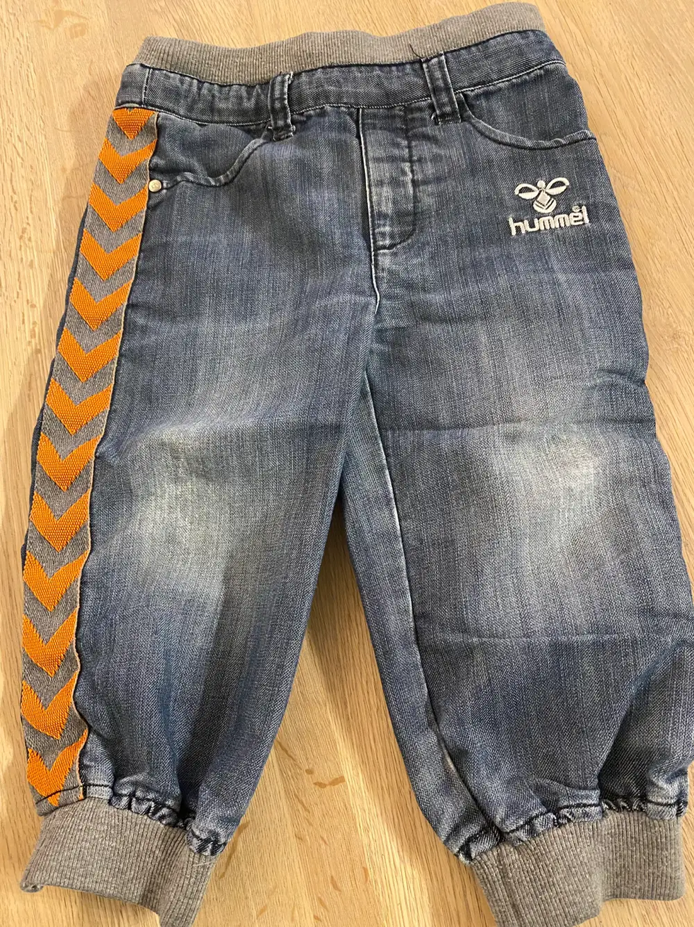 Køb Hummel bukser i 86 af Kirsti Reshopper · Shop til børn, mor og bolig