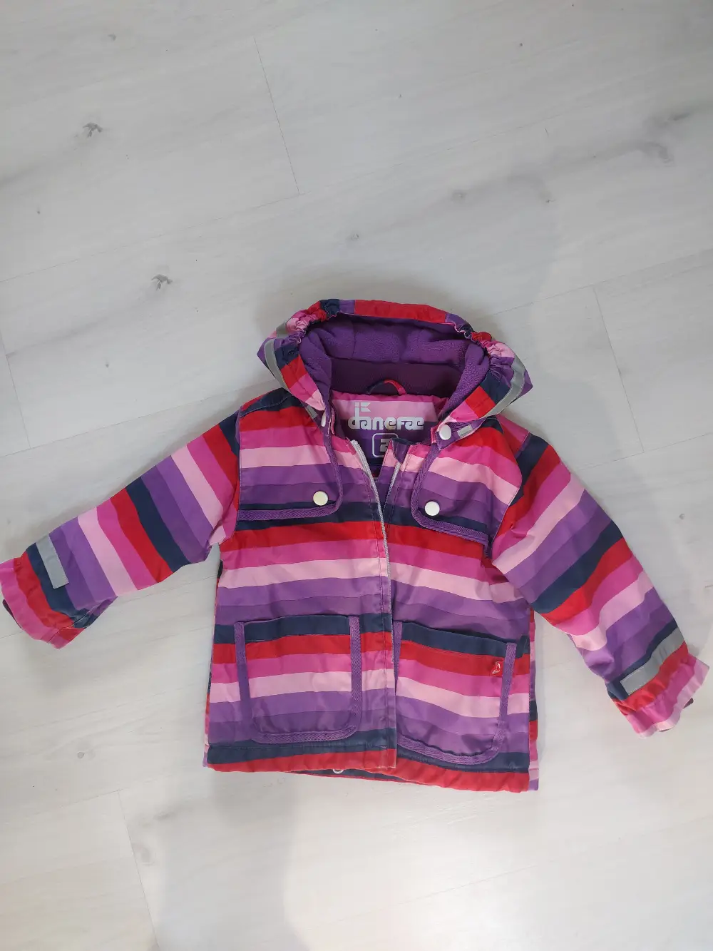 Spytte diskriminerende Turbulens Køb Danefæ Overgangsjakke - Forårsjakke i størrelse 92 af Tinna på  Reshopper · Shop secondhand til børn, mor og bolig