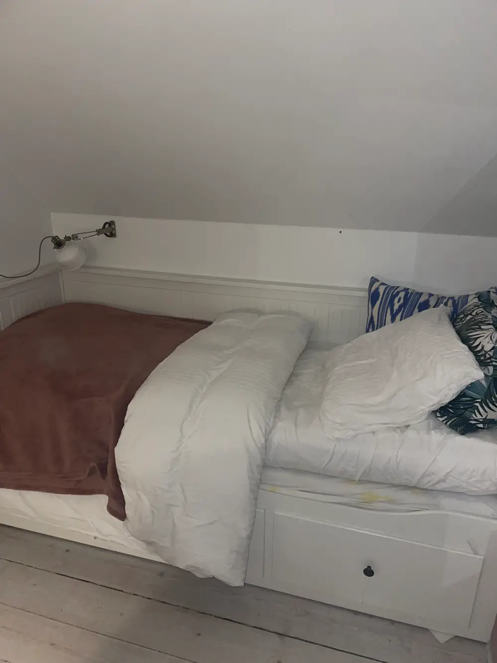 Køb Ikea Hemnes seng af Katrine De på Reshopper · Shop secondhand børn, mor og bolig
