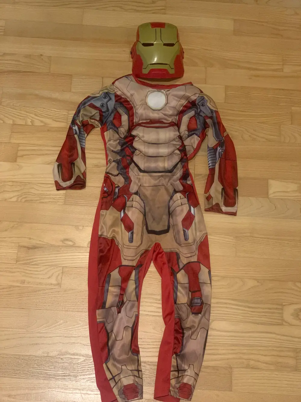 ballade klart Andesbjergene Køb BR Iron Man kostume i størrelse 110 af Sabrina på Reshopper · Shop  secondhand til børn, mor og bolig