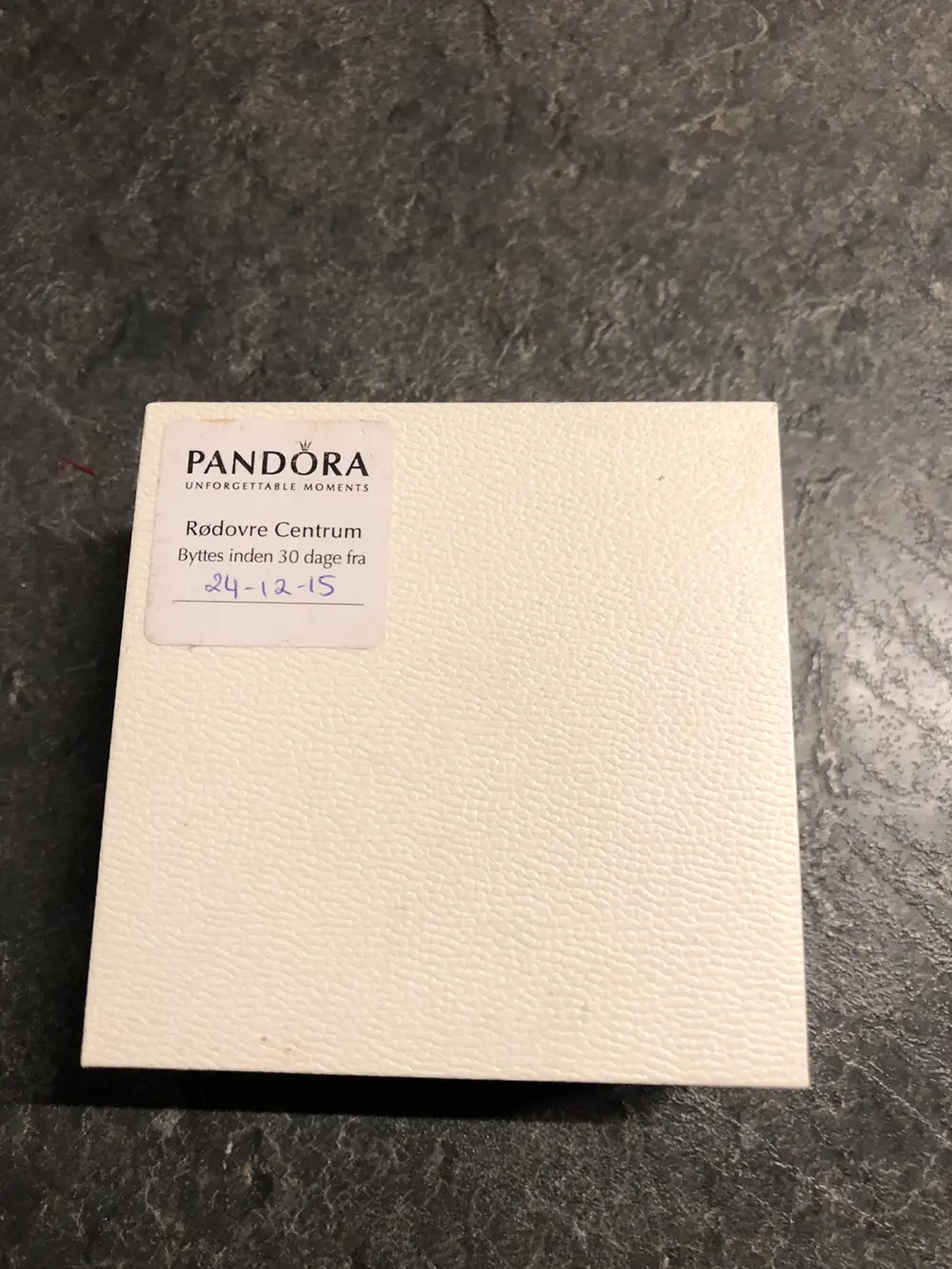kondom gåde Anvendelse Køb Pandora Armbånd og øreringe af Nasira på Reshopper · Shop secondhand  til børn, mor og bolig