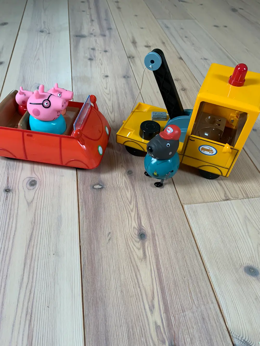 Køb gurli gris Bedstefar hunds kranvogn bil af Lene på Reshopper · Shop secondhand til børn, mor og bolig