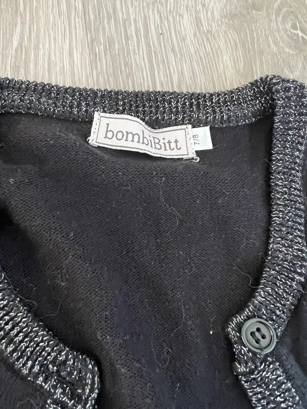 Køb bombiBitt Cardigans i størrelse 128 af Ann-Dorthe Nebeling på Reshopper · Shop secondhand børn, mor og bolig