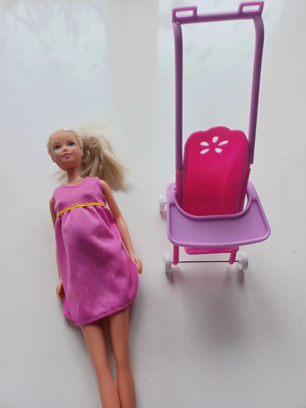 Barbie Gravid Barbie med baby i af Luise Nita på · Shop secondhand til børn, mor og bolig