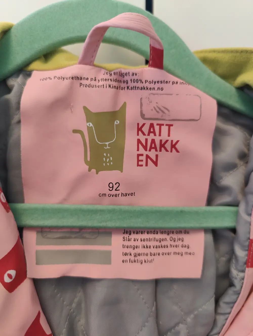 Køb Katt Nakk En Regn dragt i størrelse 92 af Wingsee Reshopper · Shop secondhand til børn, mor og bolig