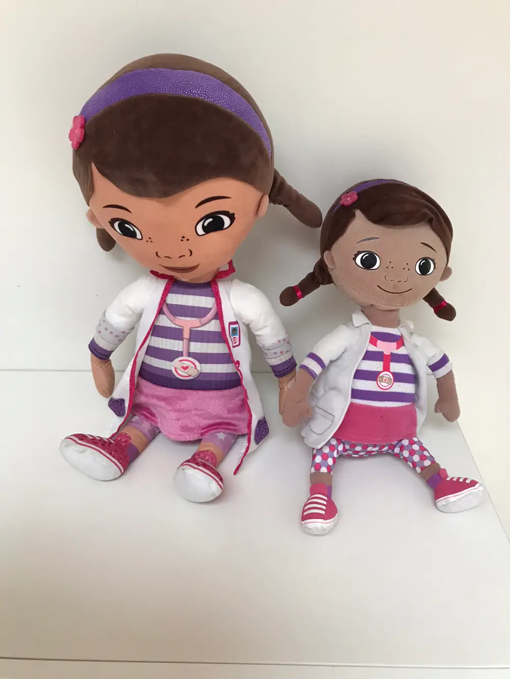 Køb Doktor McStuffins Dukke med hospitals vogn af Heidi Boye på Reshopper · Shop secondhand til børn, mor og