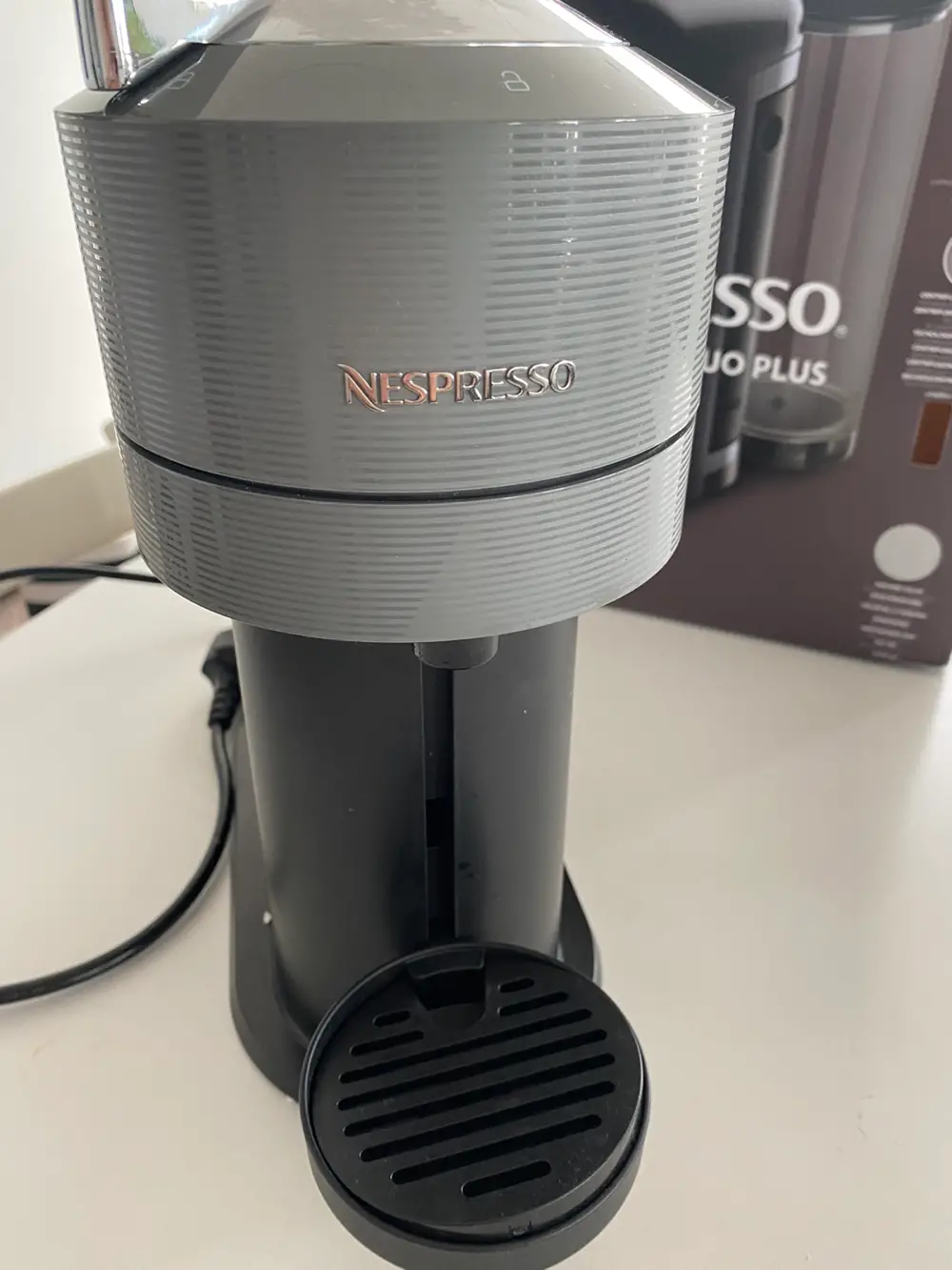 Pil Fruity Forbavselse Køb Nespresso Vertuo kaffemaskine af Rebekah på Reshopper · Shop secondhand  til børn, mor og bolig