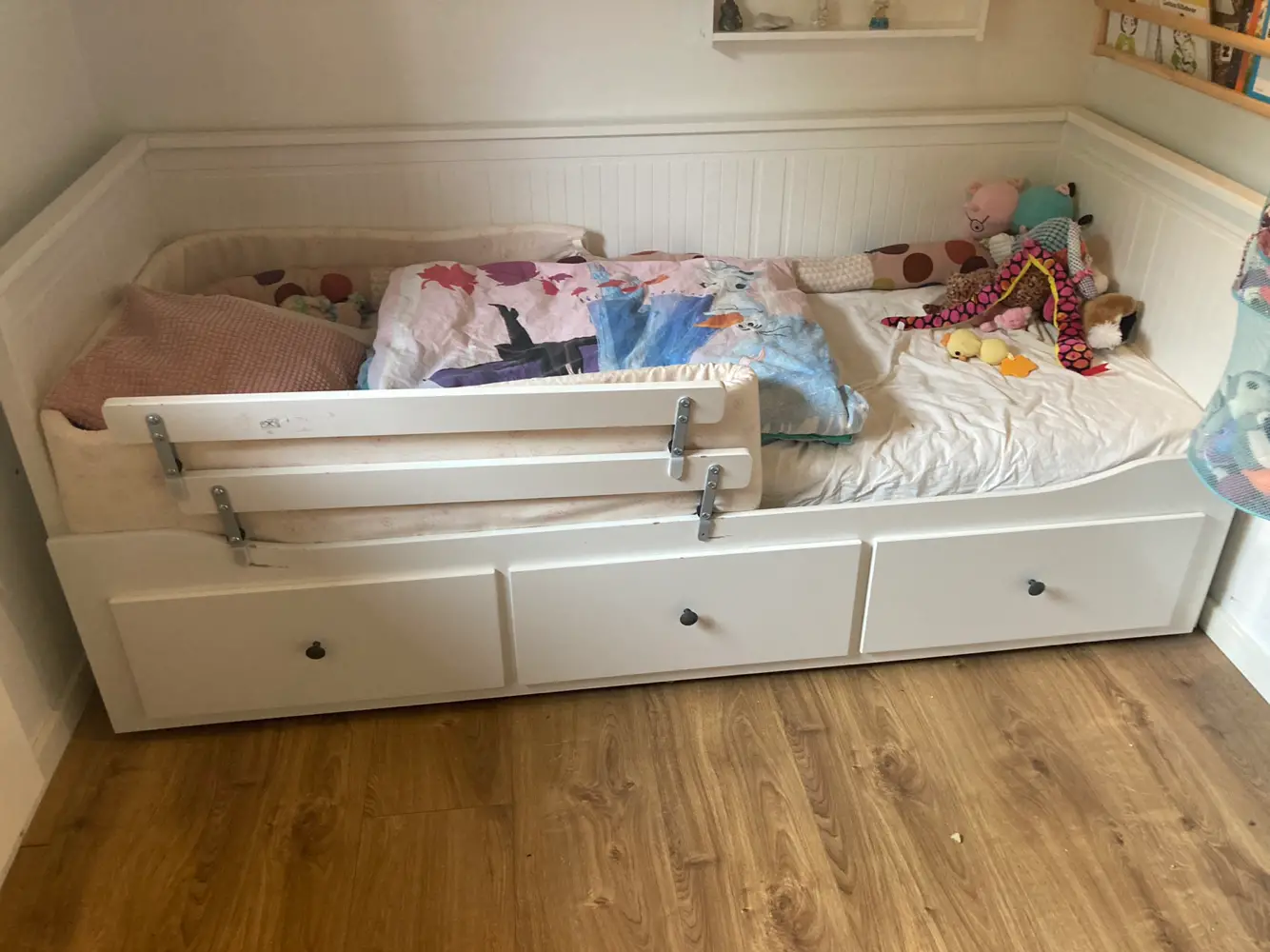 Køb Hemnes seng af Anne på Reshopper · Shop secondhand til børn, og bolig