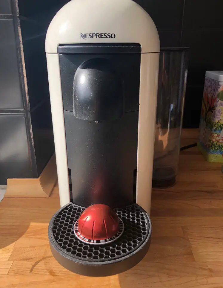 sammenbrud trappe smog Køb Nespresso VertuoPlus kaffemaskine af Anders på Reshopper · Shop  secondhand til børn, mor og bolig