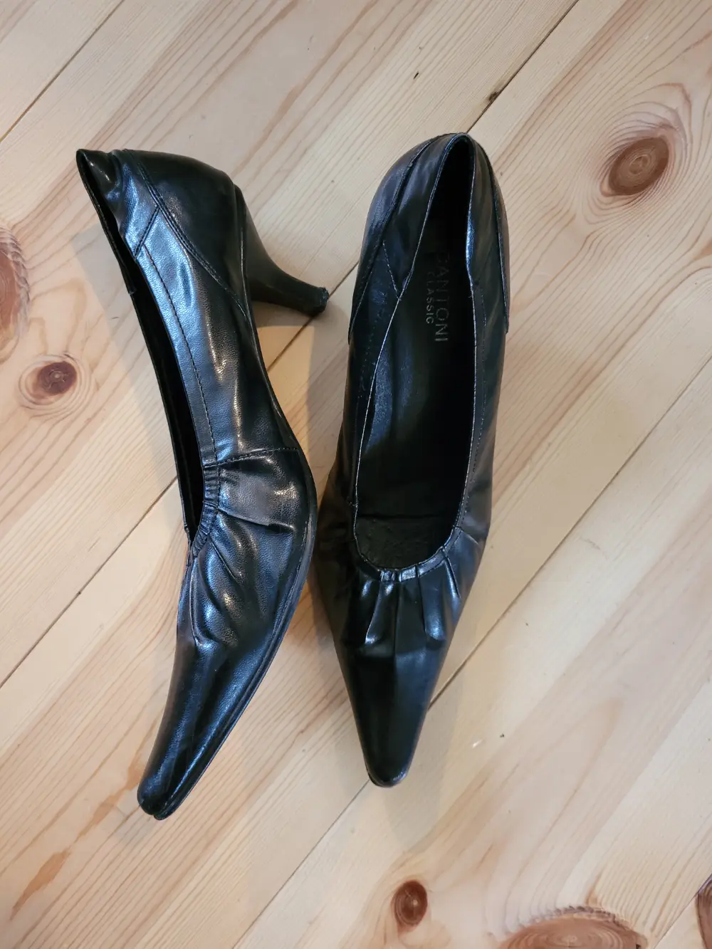 Køb Sorte højhælede sko i størrelse af Cathrine på Reshopper · Shop secondhand mor og bolig