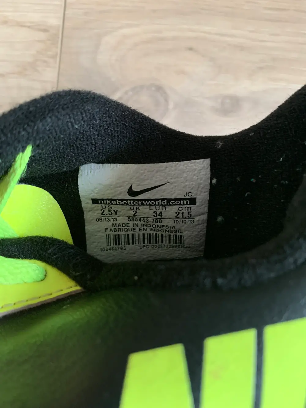 Køb Nike Indendørs fodbold i størrelse af på Reshopper · Shop secondhand til børn, mor og bolig