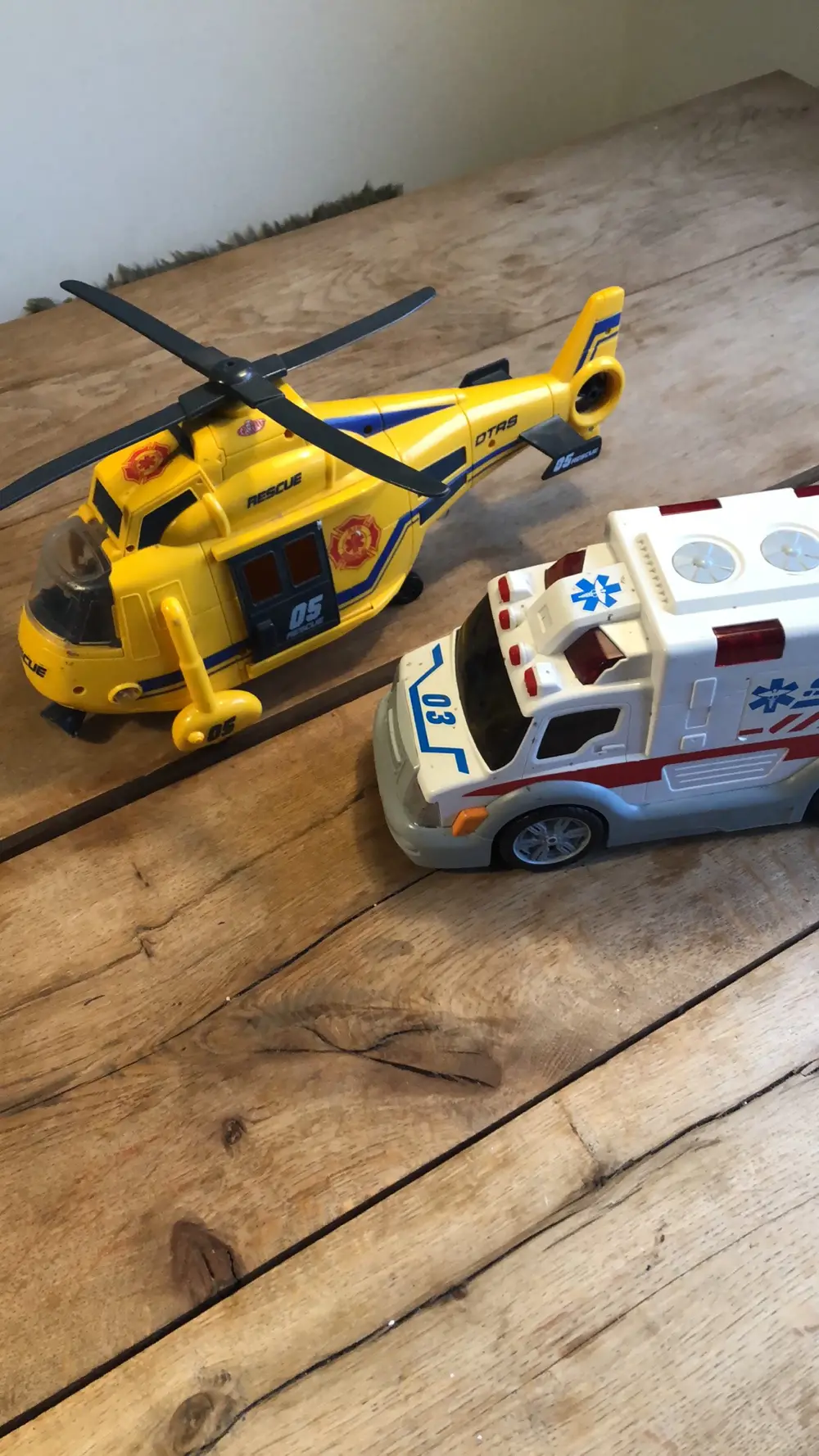 Overbevisende Hej billede Køb Falck Helikopter og ambulance af Malene på Reshopper · Shop secondhand  til børn, mor og bolig