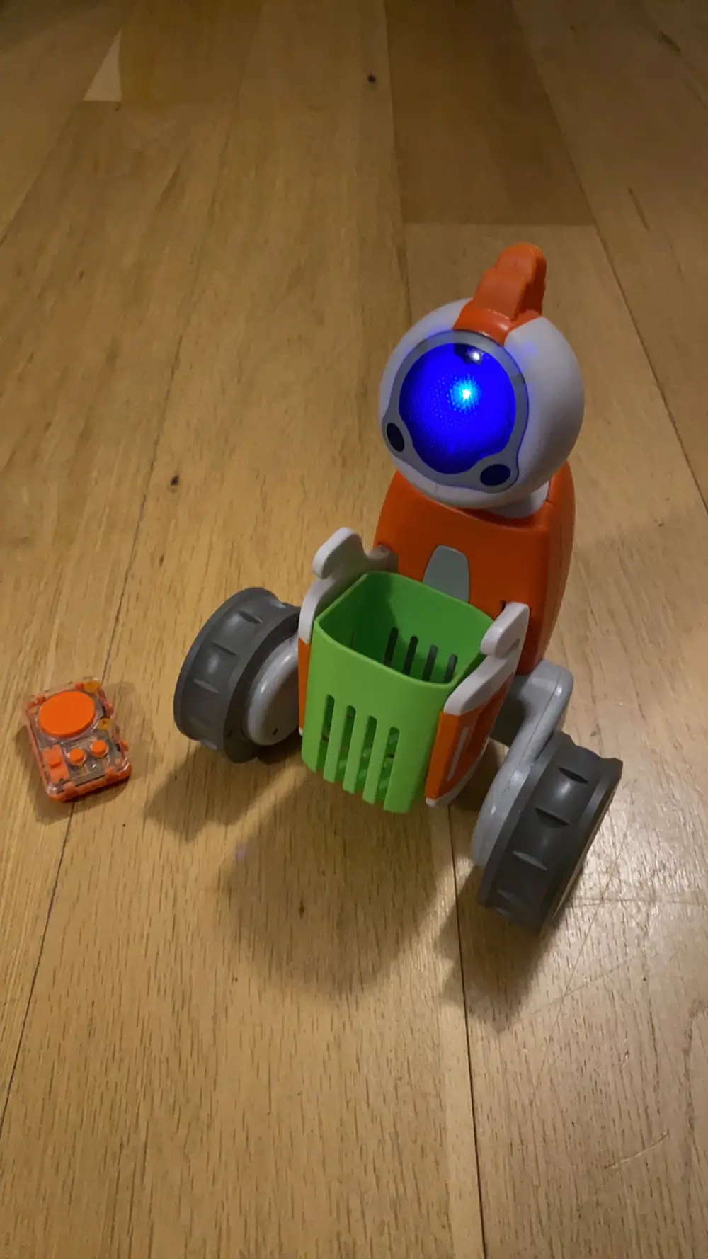 Køb Clementoni interaktiv talende robot af Mette på Reshopper · Shop til mor og bolig