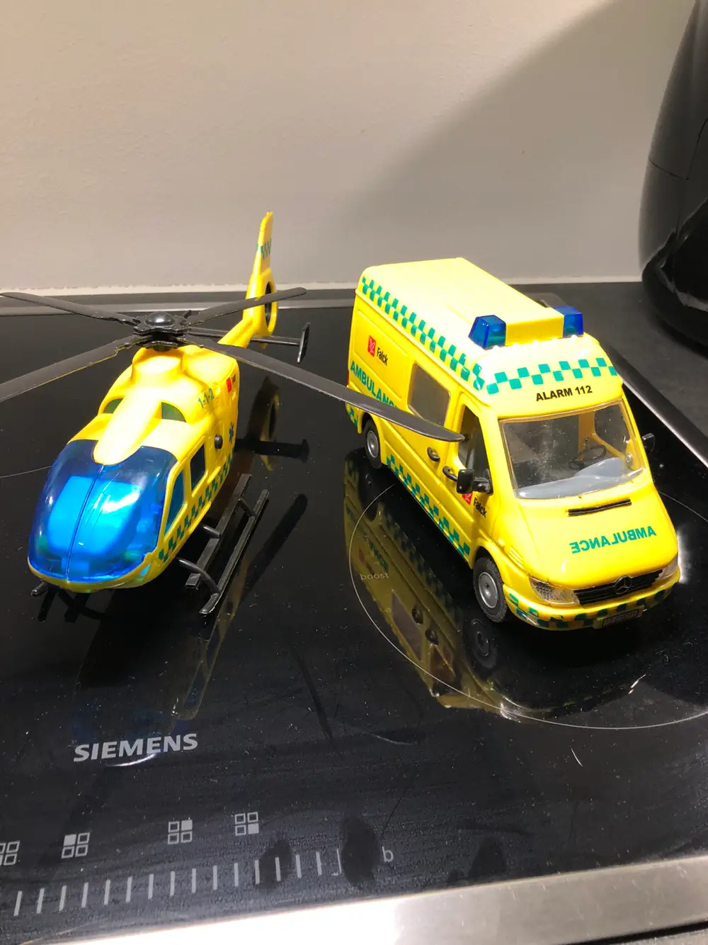 Overbevisende Hej billede Køb Falck Helikopter og ambulance af Malene på Reshopper · Shop secondhand  til børn, mor og bolig