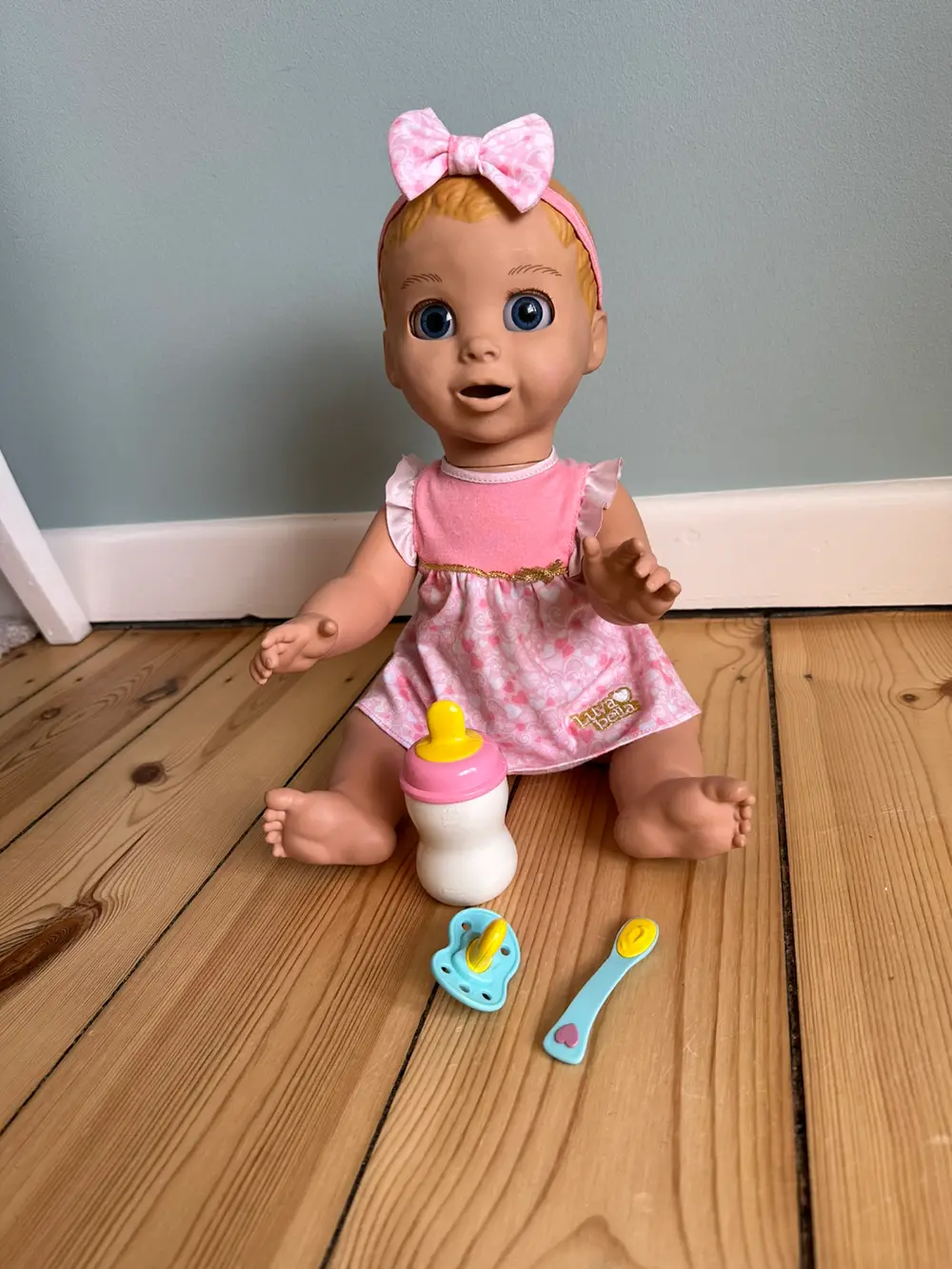 Køb Luvabella Interaktiv dukke af Tina på Reshopper · secondhand til børn, bolig
