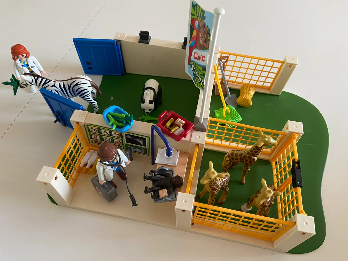 Køb Playmobil Dyreklinik af Mette på · Shop secondhand til børn, bolig