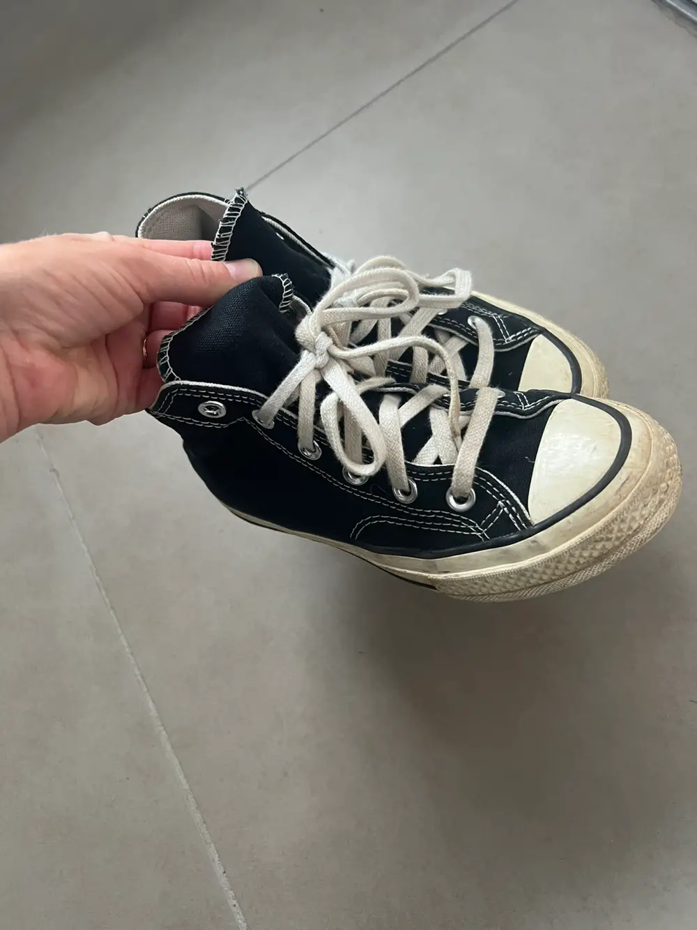 belastning Hver uge Oberst Køb Converse Sneakers i størrelse 33 af Simone på Reshopper · Shop  secondhand til børn, mor og bolig