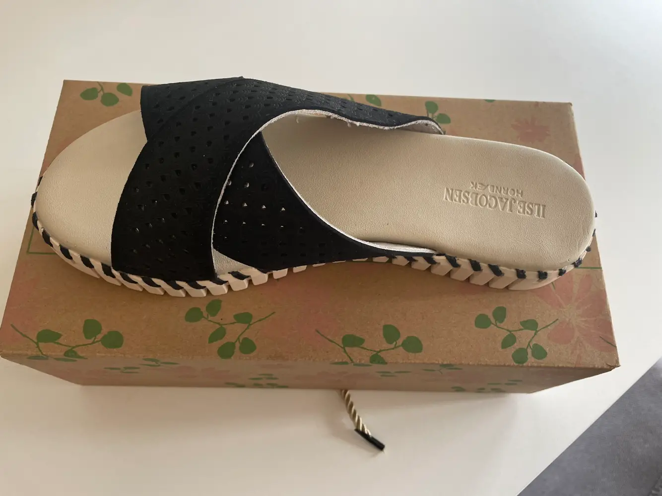 Køb ILSE JACOBSEN Sandaler i størrelse 38 af Nadja på Reshopper · secondhand til børn, mor og bolig