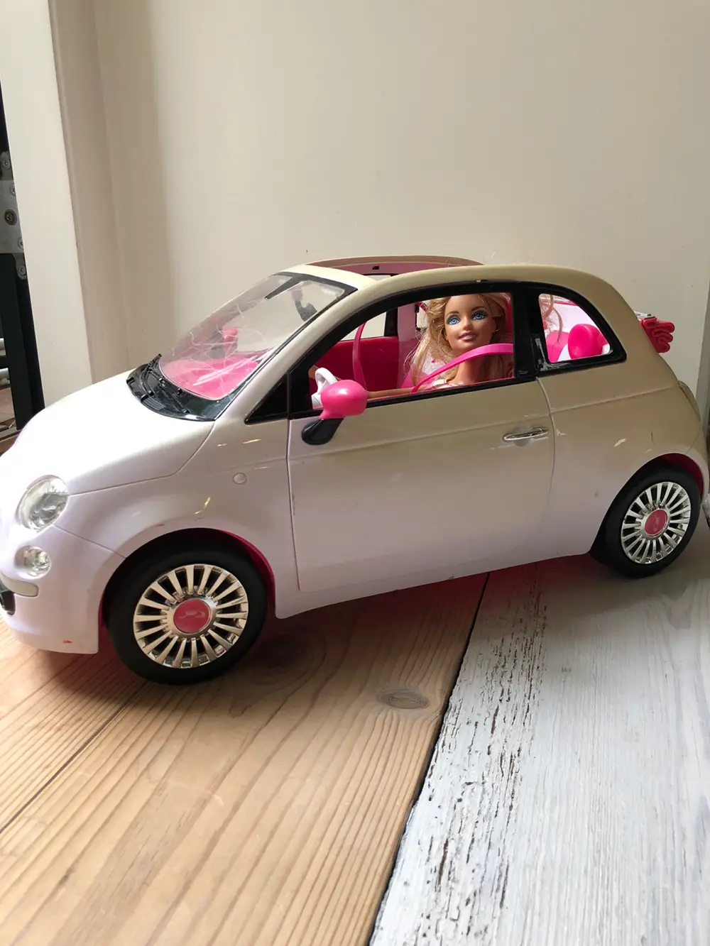 Køb Barbie Bil af Lea Reshopper · Shop til børn, og bolig