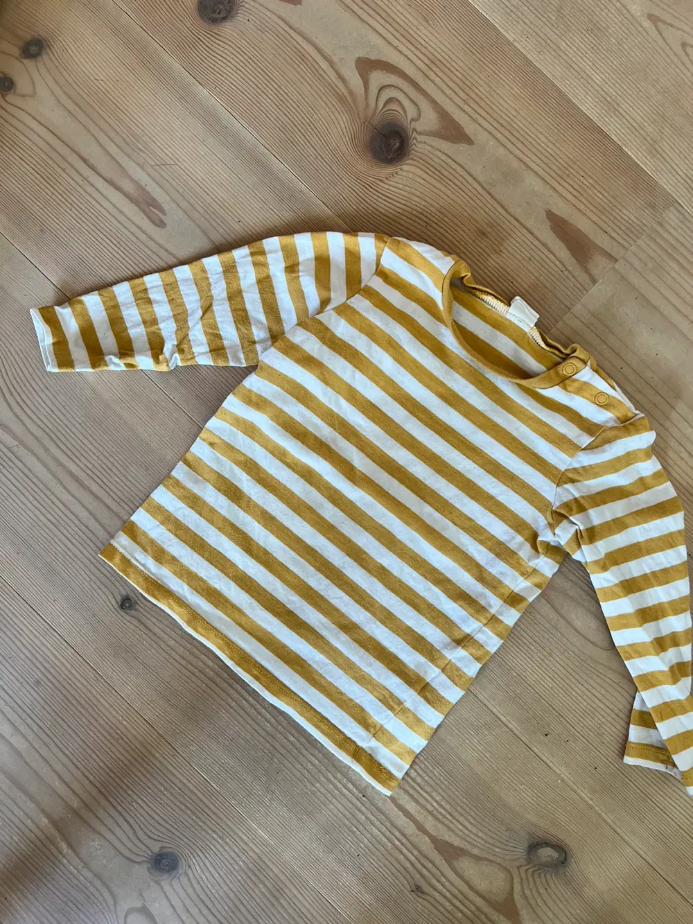 Køb H&M Bluse i størrelse 86 af Natasha Sølgaard på Reshopper Shop secondhand til børn, mor og bolig