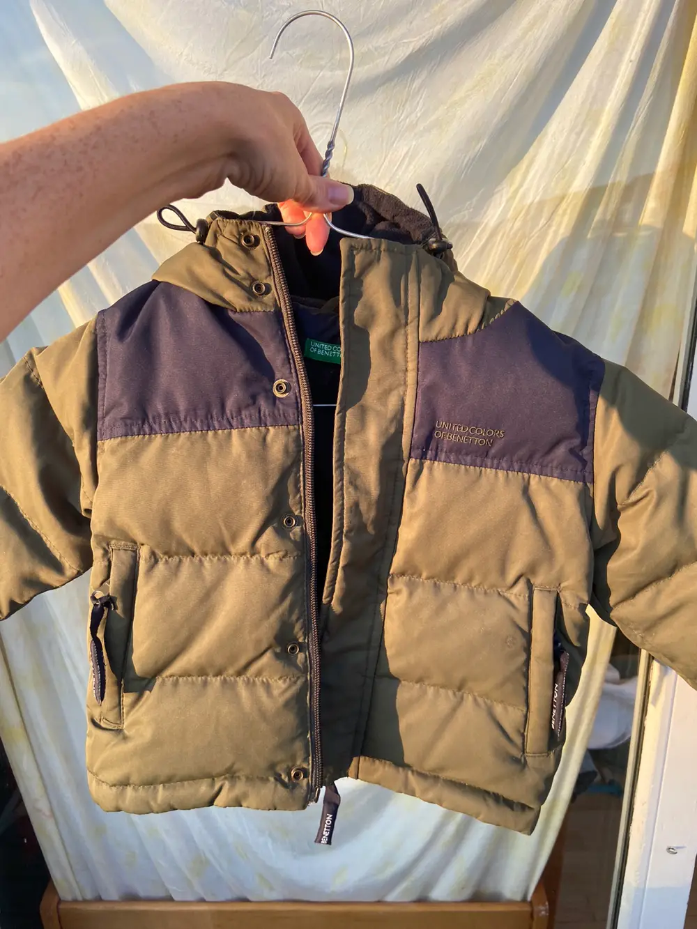 Køb United Colors Benetton Denim Cowboy jakke i størrelse 74 af Sita på Reshopper Shop secondhand til mor og bolig