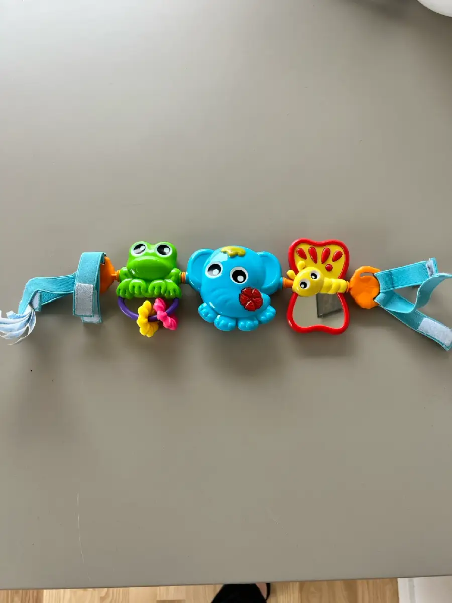 Køb Playgro Travel Trio Musical pram fra Camilla H på