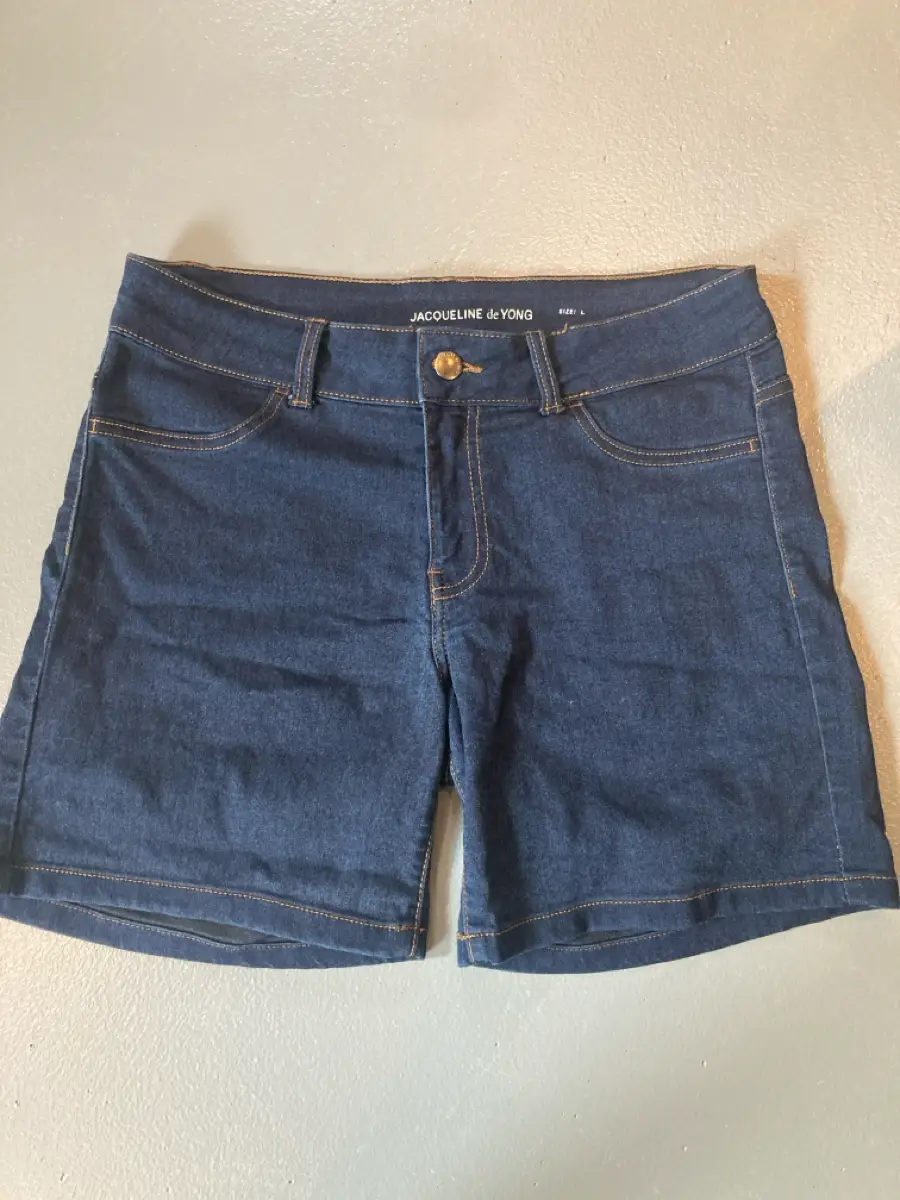Køb Jacqueline de Yong Shorts fra Janni T på Reshopper
