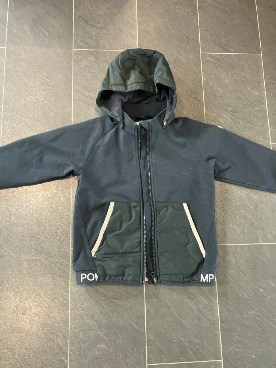 Køb POMPdeLUX Softshell jakke fra Marie K på Reshopper