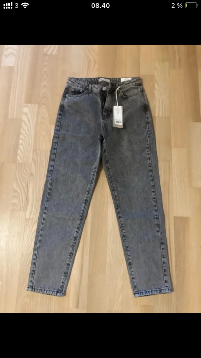 Køb Gina Tricot Dagny Mom Jeans fra Lize Van B på