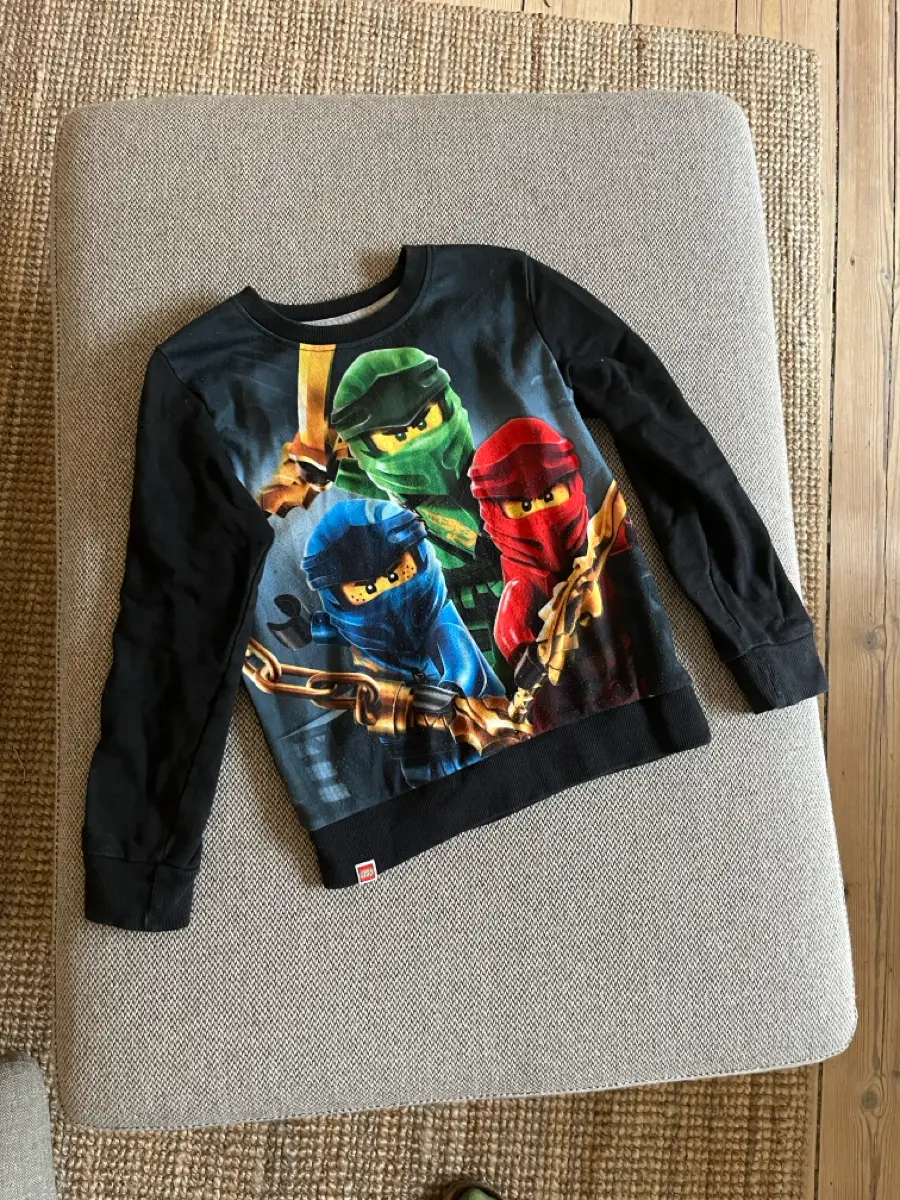 Køb LEGO Ninjago sweatshirt fra Lea H på Reshopper