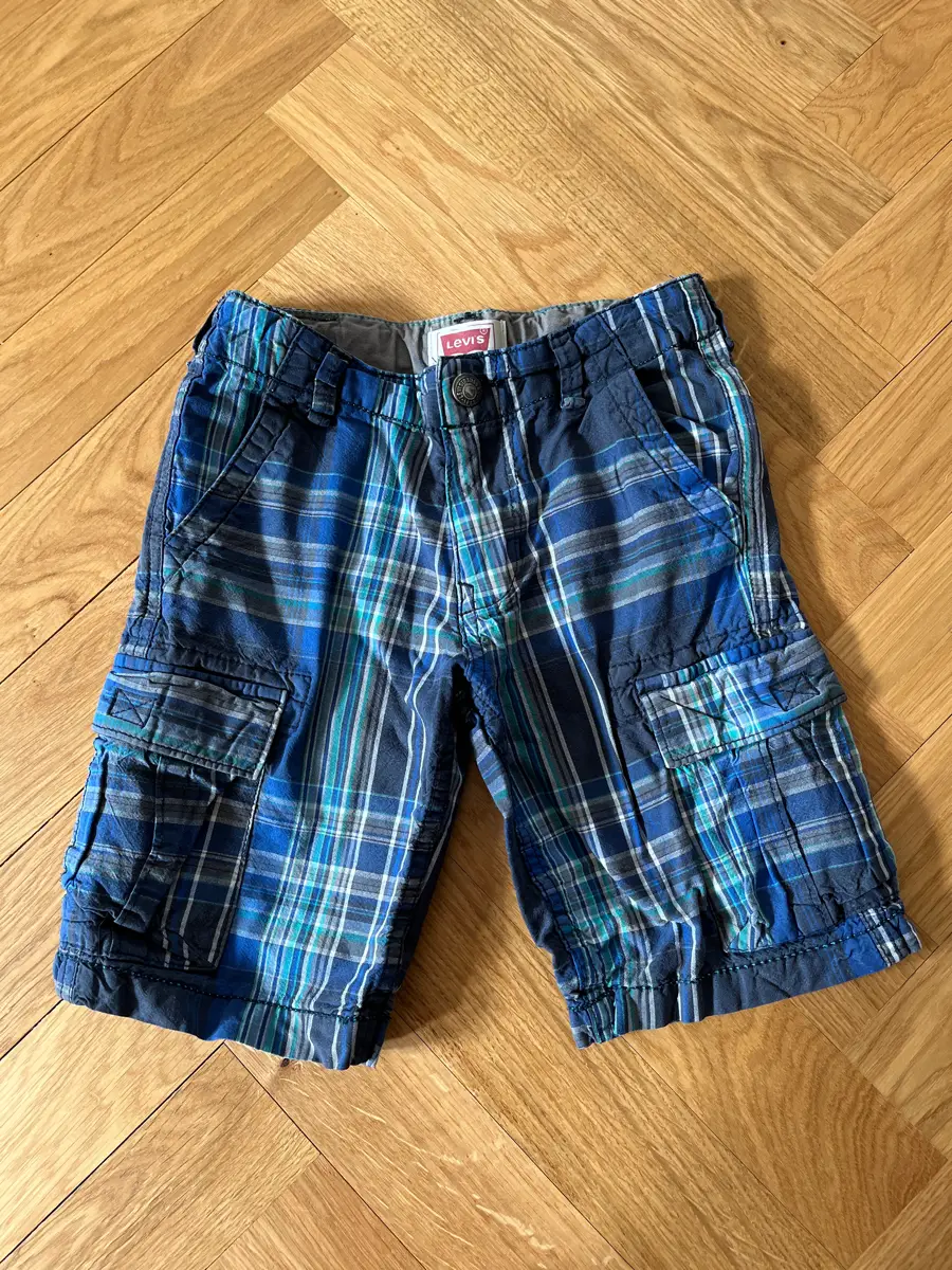 Køb LEVIS Shorts fra Mia Øgaard J på Reshopper