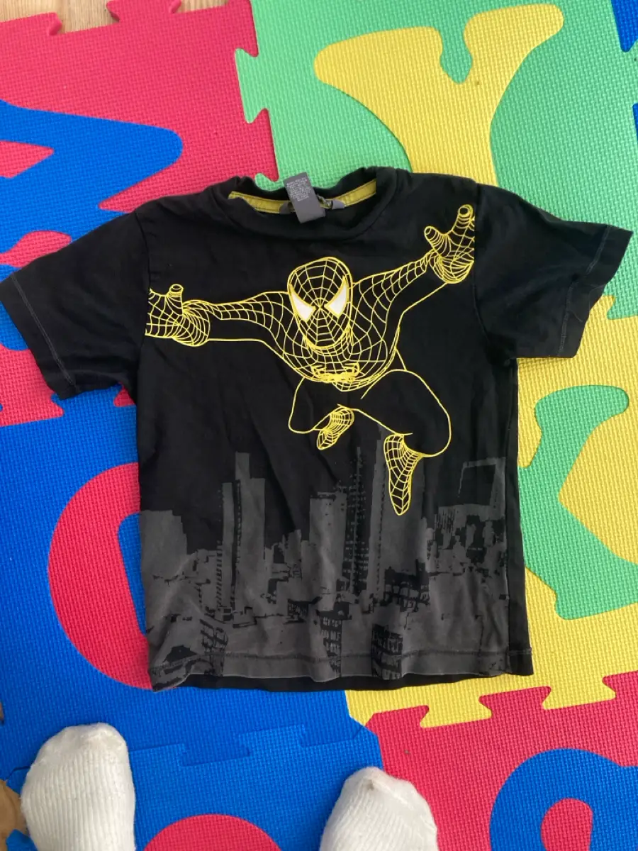 Køb HM T-shirt spider man marvel fra Sabrina N på